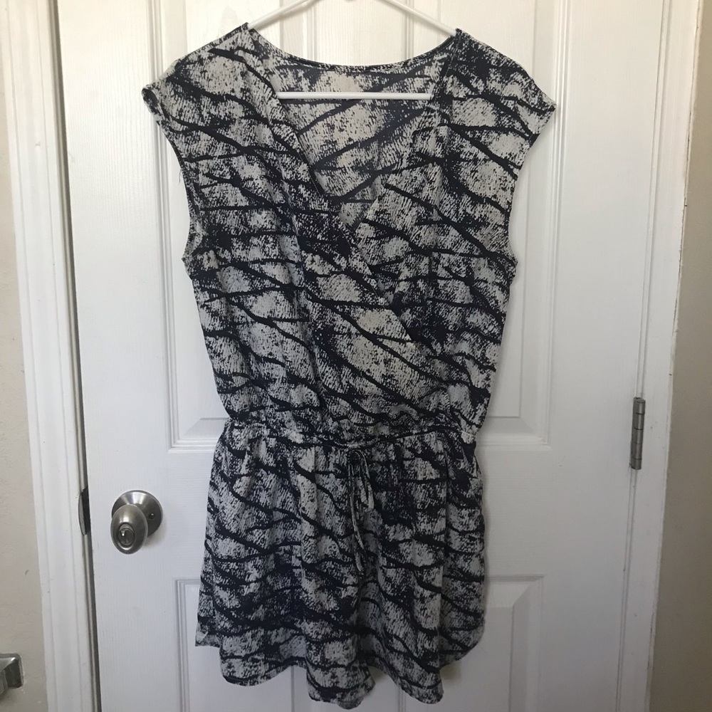 Romper - Picture 2 of 3